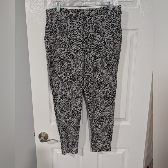 Chico's Pants - Chico's Black, White and Gray Cheetah Print Leggings in Size 2R (12R)